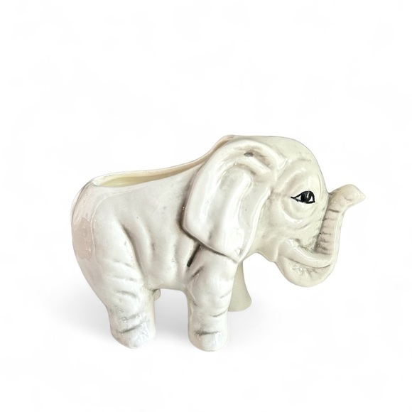 “CALI” Vintage White Ceramic Elephant Volcano Inspired Capri Blue Bougie Candle - Picture 1 of 7